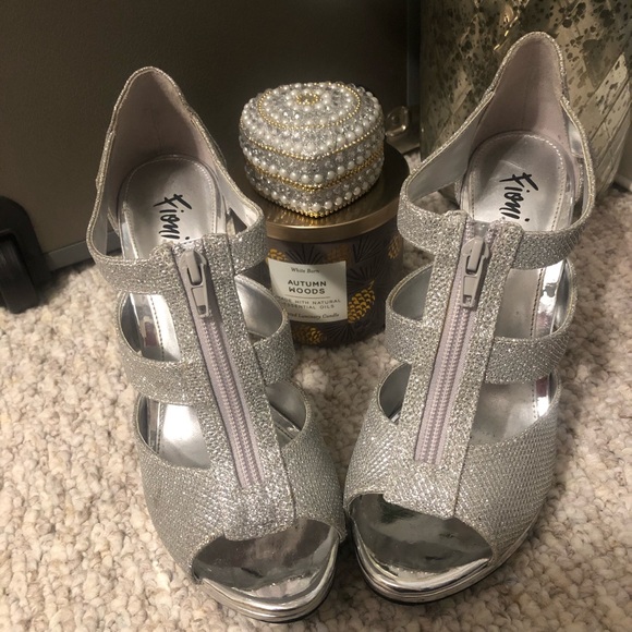 Silver used Fioni Heels! - Picture 3 of 4